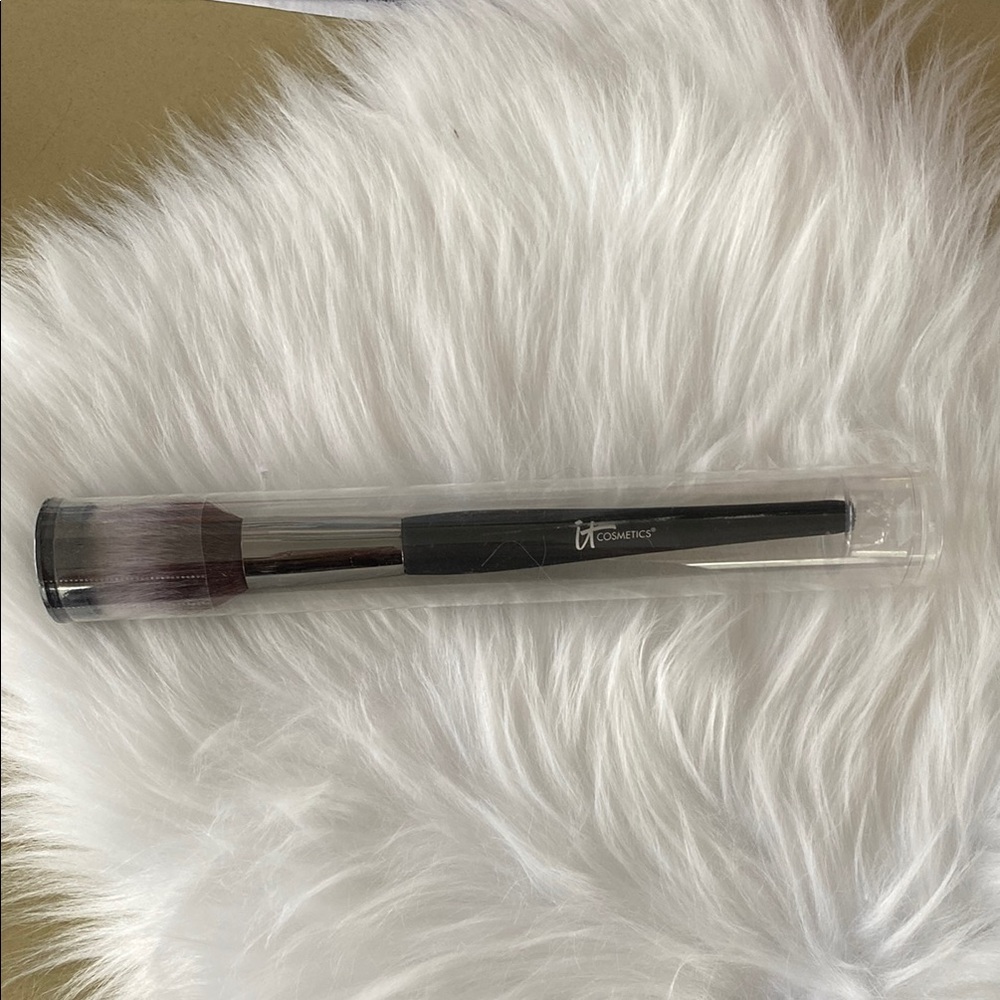 New IT Cosmetics Heavenly Luxe Radiance Brush #14 - Picture 6 of 9